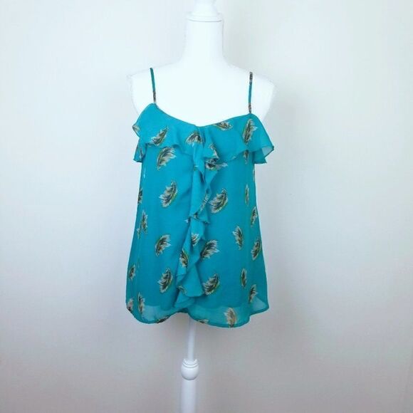 Xhilaration Feather Print Top. Green. M#012 - Picture 1 of 10